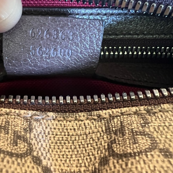 *SOLD* EUC Gucci GG Supreme trunk messenger bag - Picture 13 of 14